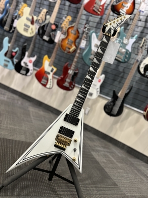 Store Special Product - Jackson Guitars - MJ RR24 MG WHT/BLK PNS WC